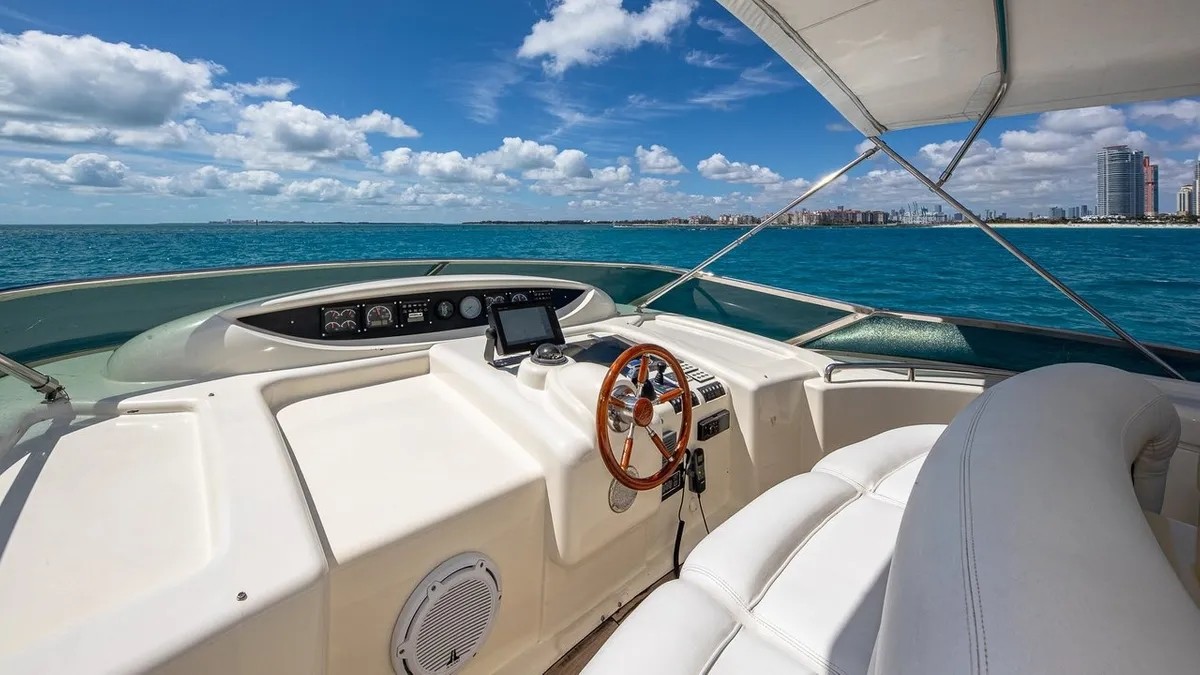 80ft Azimut Luxury Yacht